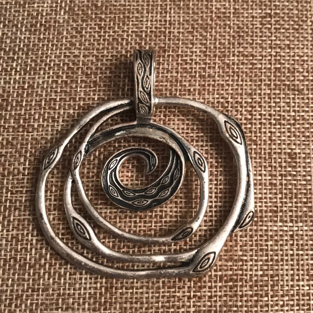 Silver swirl enhancer